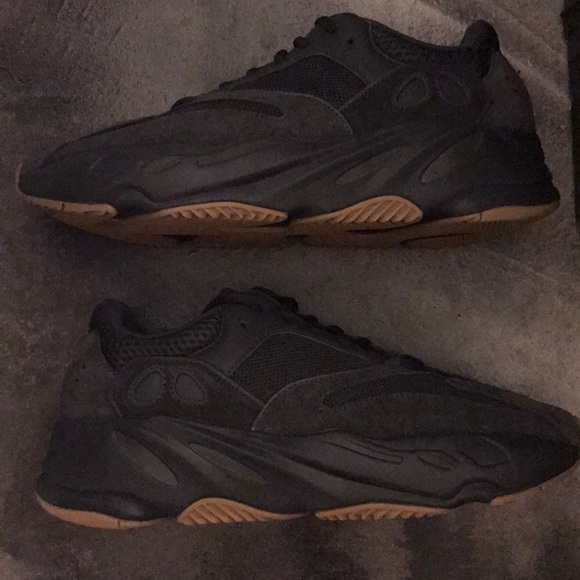 YEEZY’S 700 “utility black”
